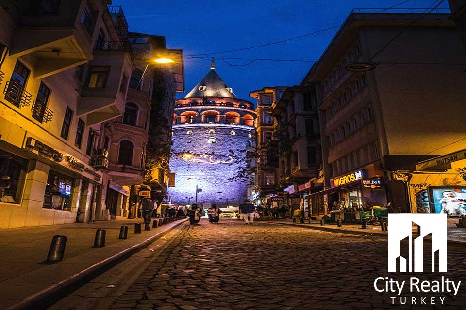 Istanbul's streets at nights